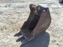 Image of Bucket - Width: 2ft | Pins: 65mm | Ears: 250mm | Centres: 385mm