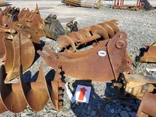 Image of 14" Bucket 250mm Ears 420mm Centres 65mm Pins