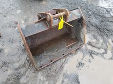 Image of Bucket - Width 29inch | Pins 30mm | Ears 165mm | Centres 235mm