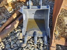 Image of Bucket 450mm Wide, 35mm Pins, 110mm Ears & 130mm Centres