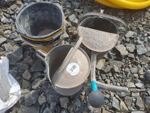 Image of 4x Buckets + 2x Watering Cans