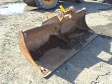 Image of Bucket - Width: 6ft | Pins: 60mm | Ears: 255mm | Centres: 395mm