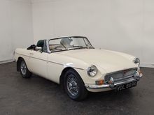 Image of 1972 MGB Roadster