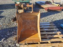 Image of 22" Bucket 45mm Pins 10mm Ears 340mm Centres