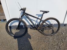 Image of 1x Carrera Vengence Bicycle Frame No. IS00724250 Frame Size: 27.5"