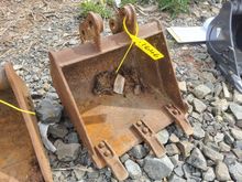 Image of Bucket Bucket  18" Wide 25mm Pin 100mm Ears 90mm Centres