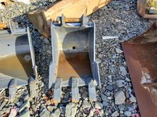 Image of Bucket 430mm Wide, 35mm Pins, 140mm Ears & 195mm Centres