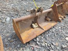 Image of Bucket 3' Wide 30mm Pin 100mm Ears 90mm Centres