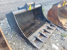 Image of Riddle Bucket 1200mm Wide | 45mm  Pins | 290mm Ears | 430mm Centres