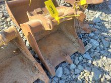 Image of 18" Bucket 40mm Pins 210mm Ears 390mm Centres