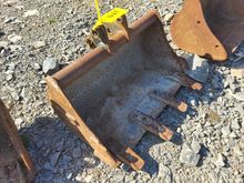 Image of 2FT Bucket 25mm Pins 100mm Ears 90mm Centres