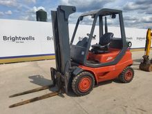 Image of Linde H25T-03 2.5T Gas Forklift