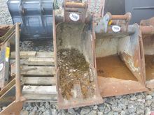 Image of 24" Bucket 50mm Pins 295mm Centres