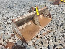 Image of Bucket 100cm Wide, 25mm Pins, 95mm Ears, 90mm Centres