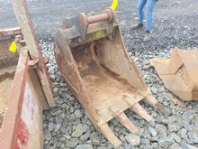 Image of Strickland Digging Bucket 750mm Width | 65mm Pins  | 255mm Ears | 380mm Centres