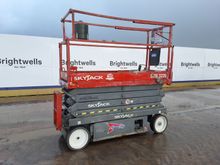 Image of SkyJack SJIII - 3226 Scissor Lift