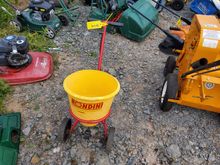 Image of Rondini Pedestrian Fertiliser Spreader