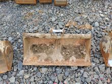 Image of 3' Bucket 30mm Pins 115mm Ears 120mm Centres