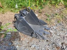 Image of Bucket 17in Wide, 35mm Pins, 145mm Ears, 195mm Centres