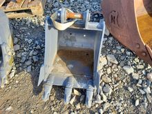 Image of Bucket 500mm Wide, 35mm Pins, 110mm Ears & 135mm Centres