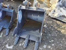 Image of Bucket 450mm Wide, 35mm Pins, 110mm Ears & 135mm Centres