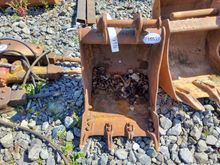 Image of 2' Bucket 170mm Ears 340mm Centres 45mm Pins