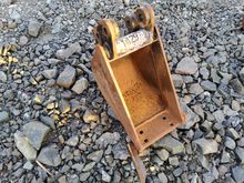 Image of 9in Width Bucket - 25mm Pins, 100mm Ears, 100mm Centres