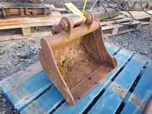 Image of Bucket Width:18" | Pins: 30mm | Ears: 110mm | Centres:110mm