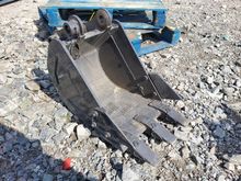 Image of Bucket 17in Wide, 35mm Pins, 145mm Ears, 195mm Centres