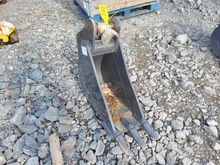 Image of Bucket 1ft Wide, 45mm Pins, 145mm Ears, 245mm Centres