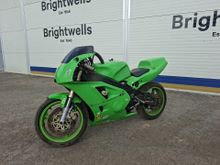 Image of Kawasaki ZXR 400 Motorbike