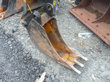 Image of JCB Bucket 1' Wide | 45mm Pins | 200mm Ears | 340mm Centres