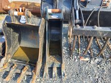 Image of CAT 14" Excavator Bucket 200mm Ears 310mm Centres 50mm Pins