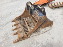 Image of 8T Riddle Bucket