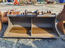 Image of 7ft Grading Bucket 325mm Ears 460mm Centres 80mm Pins