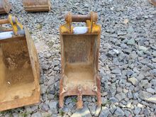 Image of 18" Bucket 45mm Pins 165mm Ears 340mm Centres