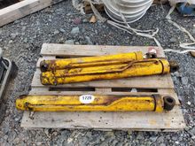 Image of JCB 3x Hyrdaulic Rams