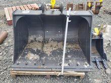 Image of 4FT Bucket, 50mm Pins, 200mm Ears, 300mm Centres