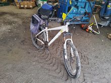 Image of 1 x Bicycle Frame No: 7069227 Frame Size: 17"