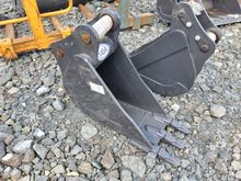 Image of Bucket 1ft Wide, 45mm Pins, 145mm Ears & 245mm Centres