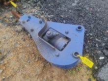 Image of 5T Breaker - Pins 45mm | Ears 175mm |  Centres 340mm