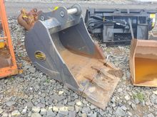Image of Strickland Digging Bucket 920mm Width | 65mm Pins  | 255mm Ears | 380mm Centres