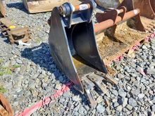 Image of CAT 18" Excavator Bucket 255mm Ears; 340mm Centres; 50mm Pins