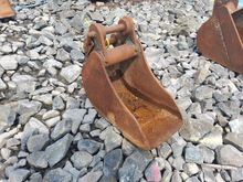 Image of Bucket 8inch Wide, 25mm Pins, 95mm Ears, 90mm Centres