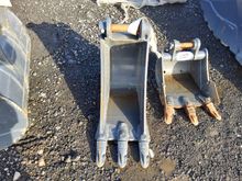 Image of Bucket 1ft Wide, 35mm Pins, 145mm Ears & 195mm Centres