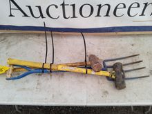 Image of 2x Sledge Hammer, 1x Garden Fork