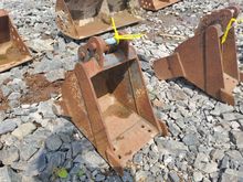 Image of Bucket 1ft Wide, 25mm Pins, 95mm Ears, 90mm Centres