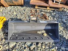 Image of Bucket 4ft Wide, 35mm Pins, 110mm Ears & 135mm Centres