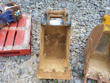 Image of 18" Bucket 45mm Pins 165mm Ears 340mm Centres