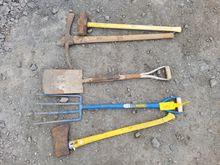 Image of 1x Sledgehammer 3.0-6.5 Kg, 1x Pickaxe/Mattock,